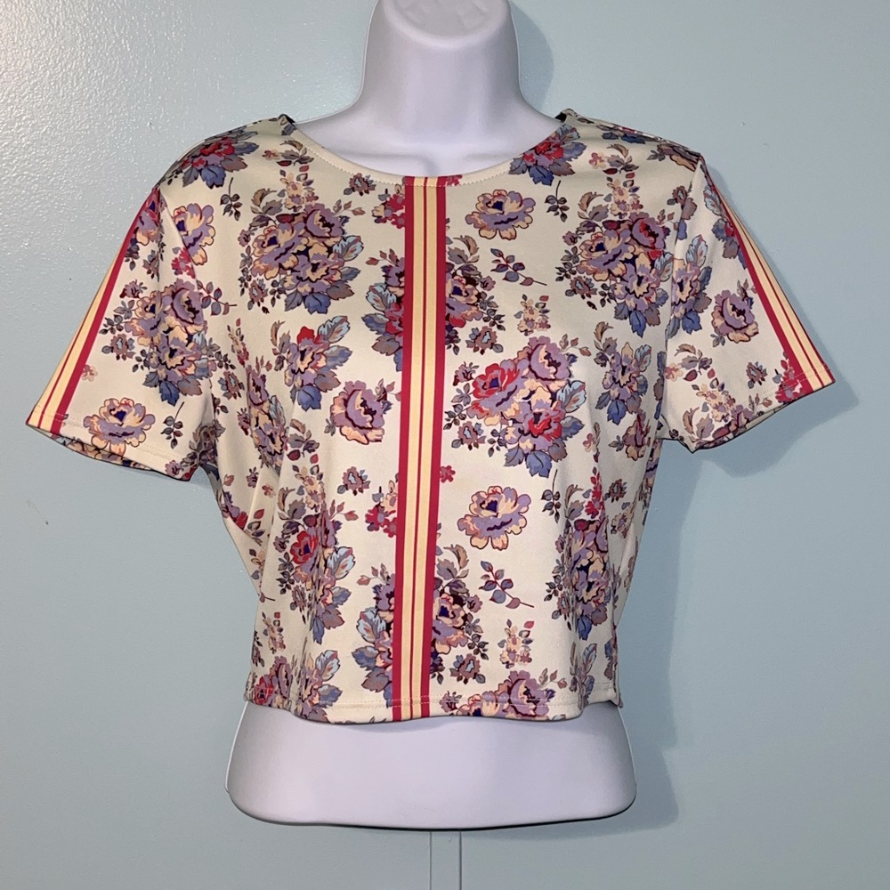 Romeo & Juliet Couture Crop Multi Color Floral Stripes Size‎ Medium